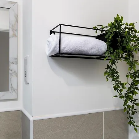 The Holt-ideal For Contractors- Sylish 2 Bedrooms Apartment-parking