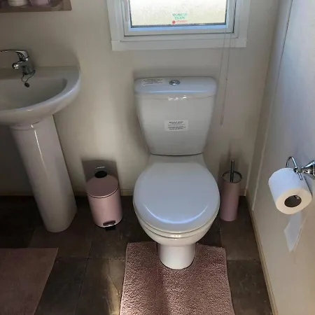 Holiday home Lovely 3-bed Caravan With Hot Tub In Lincolnshire *