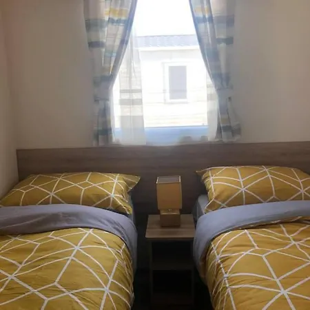 Lovely 3-bed Caravan With Hot Tub In Lincolnshire *