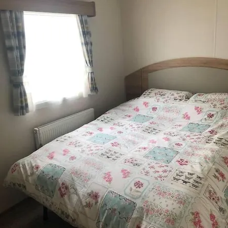 Lovely 3-bed Caravan With Hot Tub In Lincolnshire * Lincoln