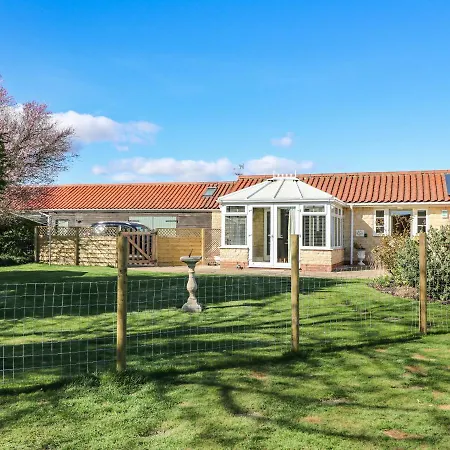 Holiday home Millcott *