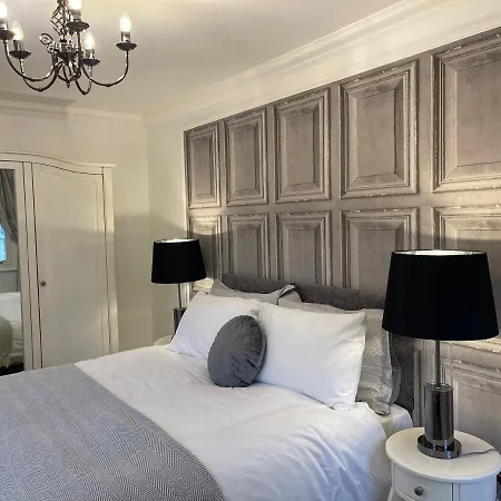 Castle View House *