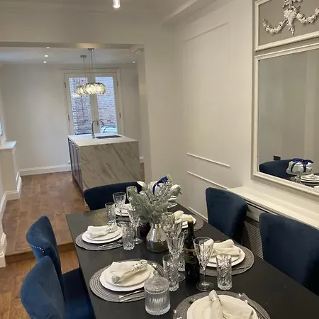 Castle View House * Lincoln