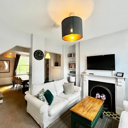 14 Union Road * Lincoln