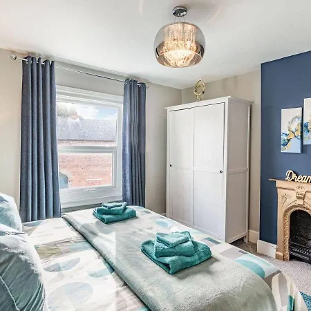Cathedral Quarter House With Free Secure Driveway Parking For 2 Cars Lincoln