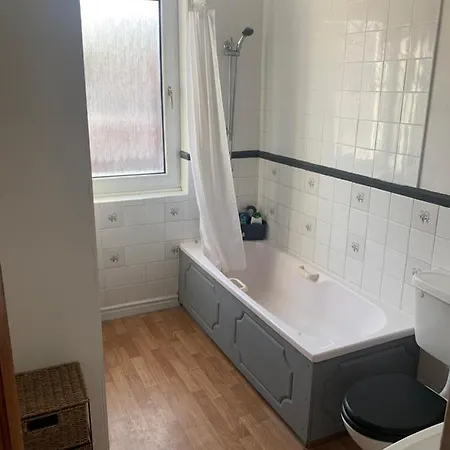 Residential 2 Bed House Near Centre Ferienhaus *