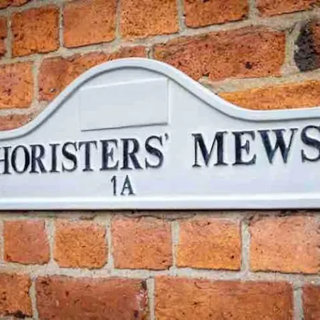 Choristers Mews: Luxury A Stones Throw From The Cathedral! Holiday home *