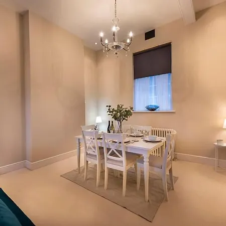 Holiday home Choristers Mews: Luxury A Stones Throw From The Cathedral! Lincoln