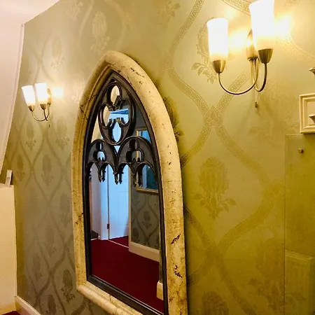 Castle View * Lincoln