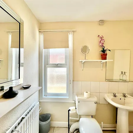 10 Langworthgate Holiday home *