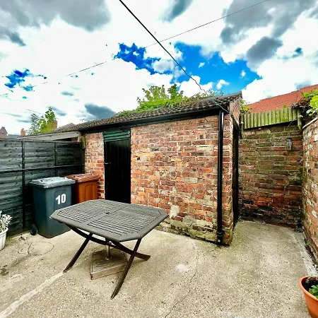 10 Langworthgate Holiday home