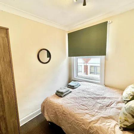 10 Langworthgate