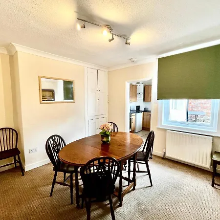 Holiday home 10 Langworthgate *