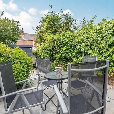 Stylish Uphill Townhouse *