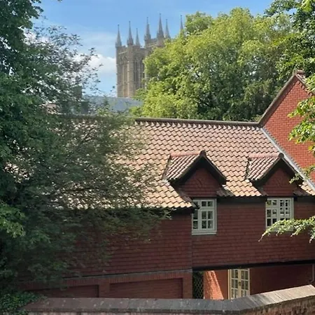 Cathedral View-2 Br-parking-ideal For Contractors *