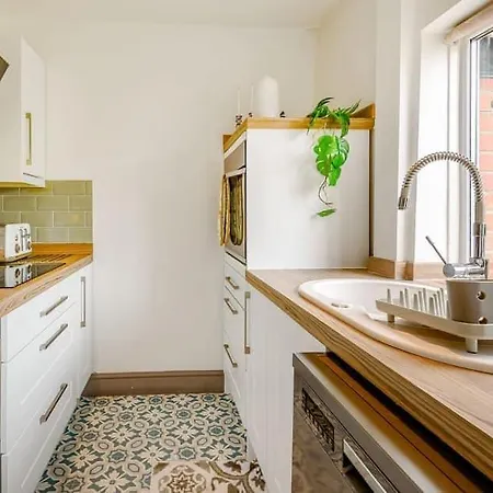 Stylish Uphill Townhouse Линкольн