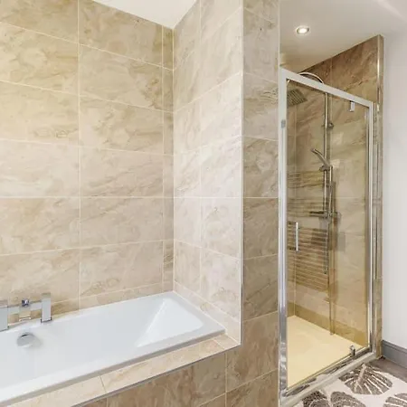 Дом отдыха Stylish Uphill Townhouse Линкольн