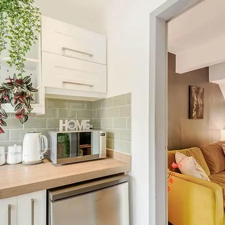 Дом отдыха Stylish Uphill Townhouse *