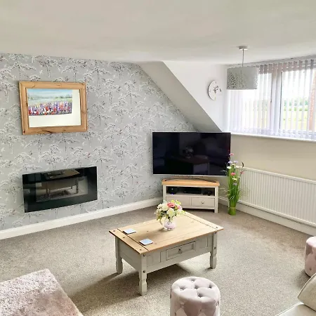Red House - Peaceful - Views - Walks Apartment Lincoln