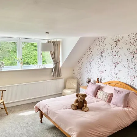 Red House - Peaceful - Views - Walks Apartment *