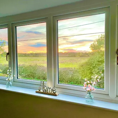 Red House - Peaceful - Views - Walks Lincoln
