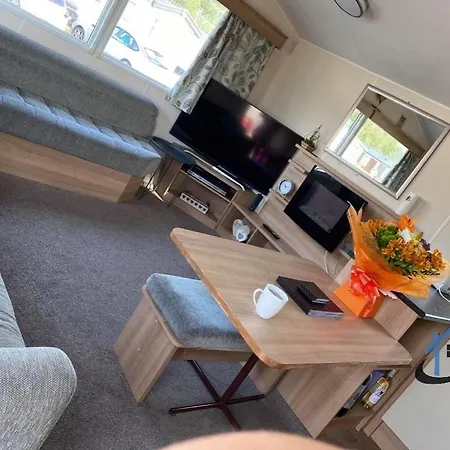 Holiday park Taverner Place, Modern Home, Sleeps 8, Pets, Corporates Welcome