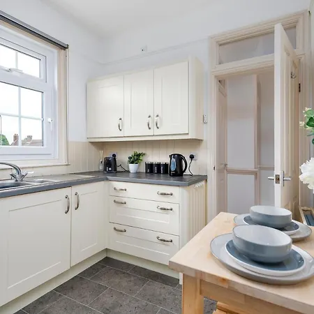 Cathedral View-2 Br-parking-ideal For Contractors Apartment Lincoln