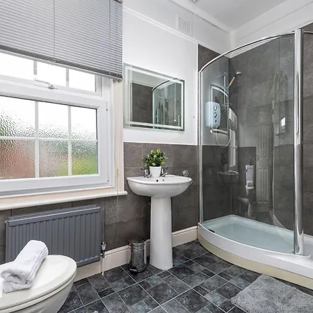 Apartment Cathedral View-2 Br-parking-ideal For Contractors Lincoln
