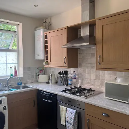 Centrally Located Lincolnshire With Free Parking On Premises * Lincoln