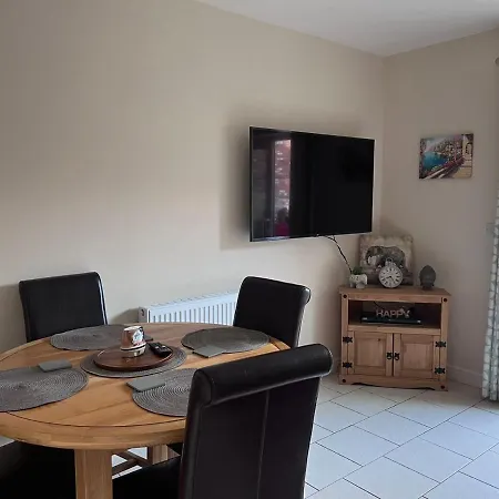 Centrally Located Lincolnshire With Free Parking On Premises * Lincoln