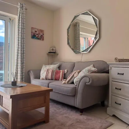 Holiday home Centrally Located Lincolnshire With Free Parking On Premises Lincoln