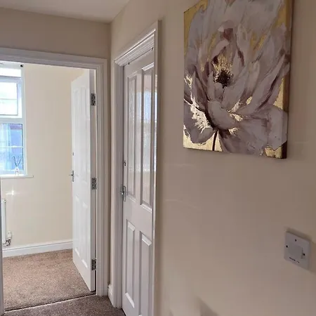 Centrally Located Lincolnshire With Free Parking On Premises Lincoln