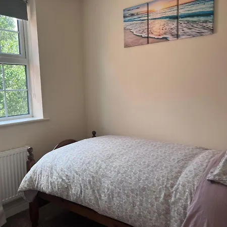 Centrally Located Lincolnshire With Free Parking On Premises *
