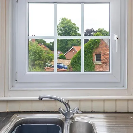 Cathedral View-2 Br-parking-ideal For Contractors *