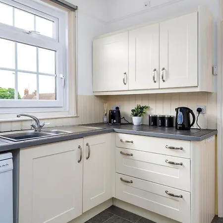 Cathedral View-2 Br-parking-ideal For Contractors Apartment
