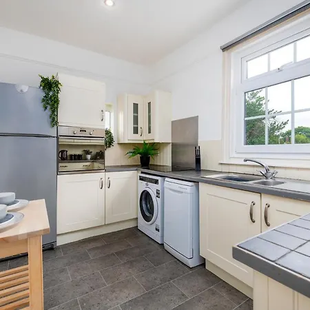 Apartment Cathedral View-2 Br-parking-ideal For Contractors Lincoln