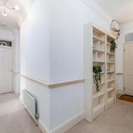 Cathedral View-2 Br-parking-ideal For Contractors Apartment Lincoln
