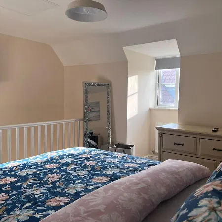 Centrally Located Lincolnshire With Free Parking On Premises Holiday home *