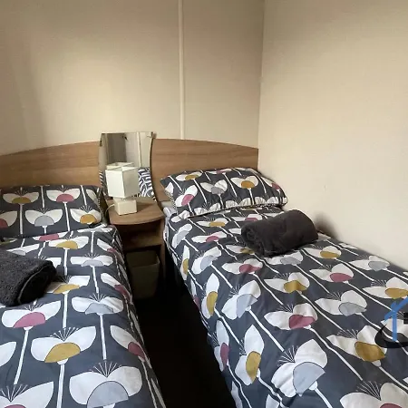 Taverner Place, Modern Home, Sleeps 8, Pets, Corporates Welcome