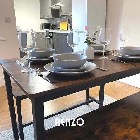 Cosy 2 Bedroom In By Renzo, Victorian Townhouse, Fully Equipped Kitchen! Apartment *