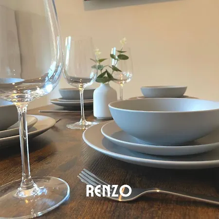 Cosy 2 Bedroom In By Renzo, Victorian Townhouse, Fully Equipped Kitchen! Apartment