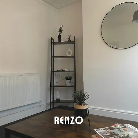 Apartment Cosy 2 Bedroom In By Renzo, Victorian Townhouse, Fully Equipped Kitchen!
