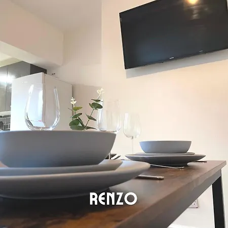 Cosy 2 Bedroom In By Renzo, Victorian Townhouse, Fully Equipped Kitchen! Apartment *