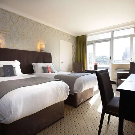 Hotel The 4*