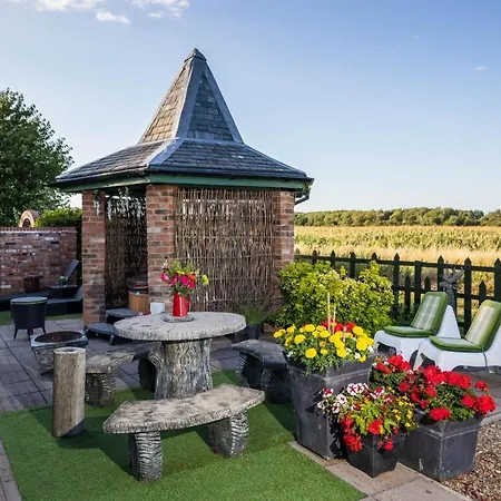 Retreat With Private Hot Tub * Lincoln