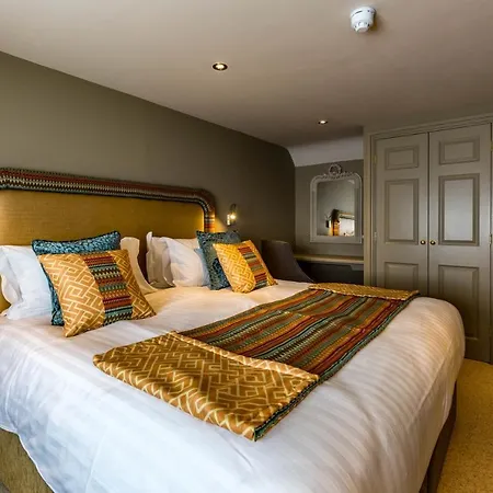 Hall Hotel 4*