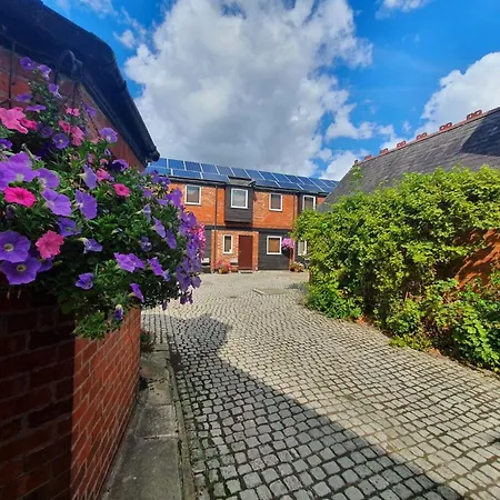 Tennyson Retreat Apartment *