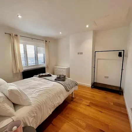 Stylish 3 Bed House With Castle Views Holiday home *