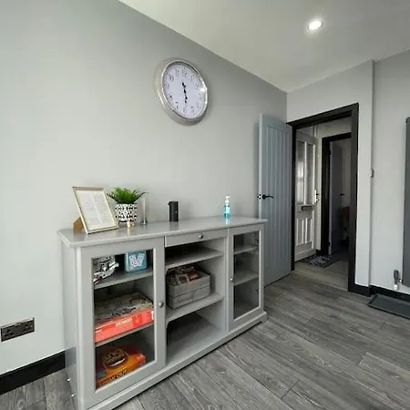 Area Entire Terrace House Apartment *