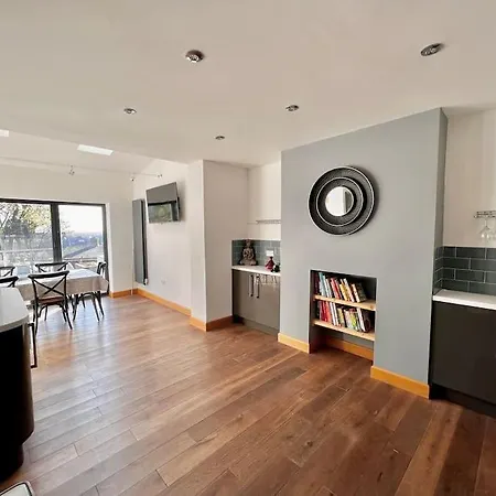 Stylish 3 Bed House With Castle Views Holiday home Lincoln